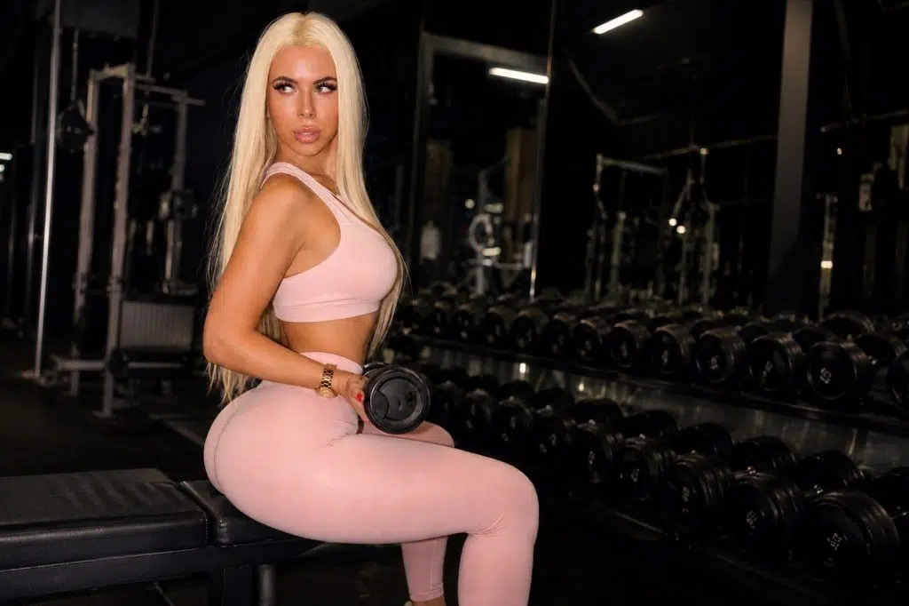 Pretty Paula, especialista en fitness femenino, entrenamiento de glúteos, cintura definida, nutrición femenina y transformación corporal para mujeres